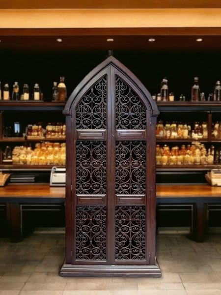 tu-ruou-mang-phong-cach-gothic-cua-chau-au