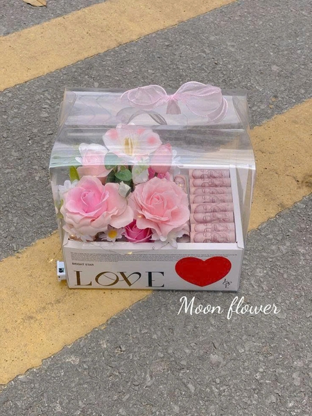 Hộp Nhựa Mika - Chữ Nhật Quai Xách Đế Giấy Love 2 Ngăn Ngày Lễ - 27x19cm - Cao 18cm