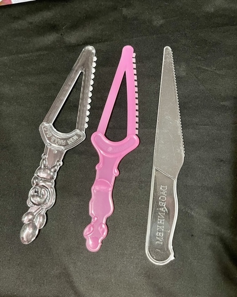 Dao Nhựa Cắt Bánh Có Bọc Riêng Dao Gấu Trong - set 10 dao