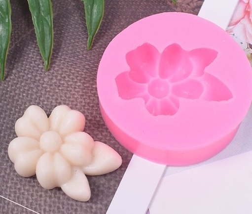 Khuôn Silicon - Hoa Mai - 4.1X3cm - Đào 5 cánh kèm lá 4.1x3cm