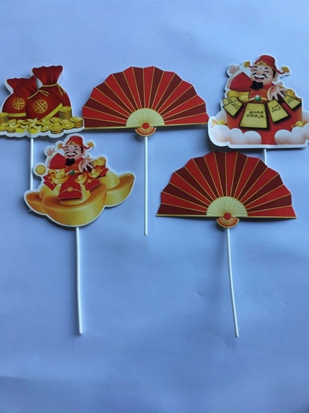 PKC - TẾT - 16 Thần Tài Quạt Đỏ