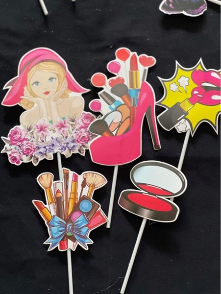 Set Cắm Cô Gái 20/10 Phụ Kiện Trang Trái Bánh