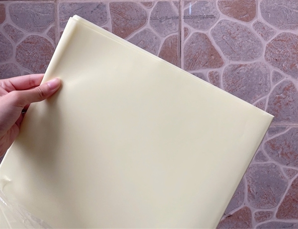 Giấy Bó Hoa Gói Hoa Satin Trơn - 20 Tờ Sấp - Vàng Nhạt
