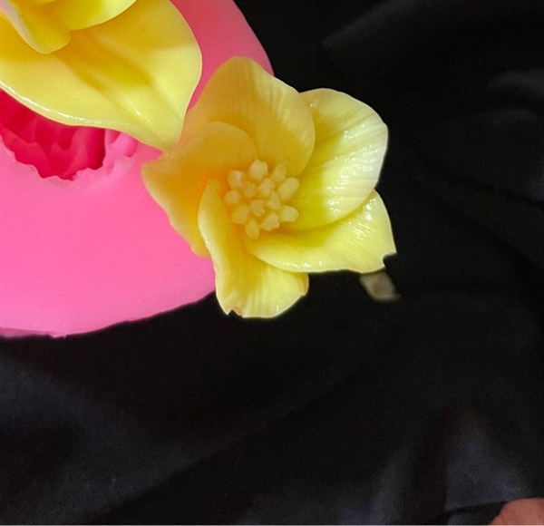 Khuôn Silicon - Hoa Cúc Xoay - 4cm SL50K