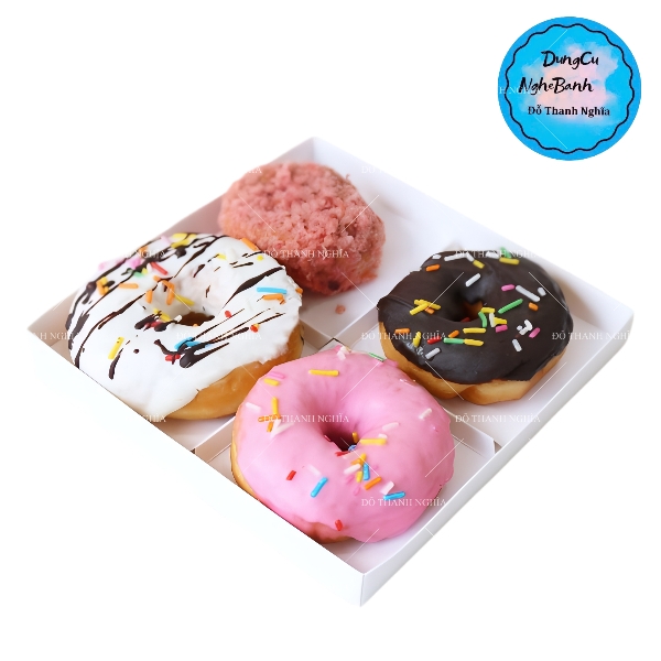 Hộp Nhựa - Vuông Đế Giấy - 4 Ngăn 9x9cm Cao 6.2cm