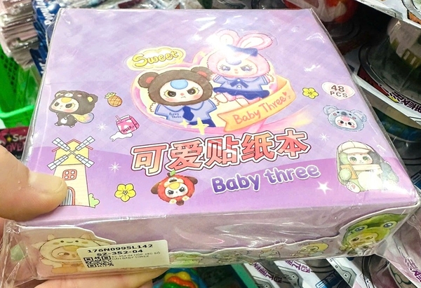 SZ-352-04 HỘP 48C SỔ DÁN BABY THREE