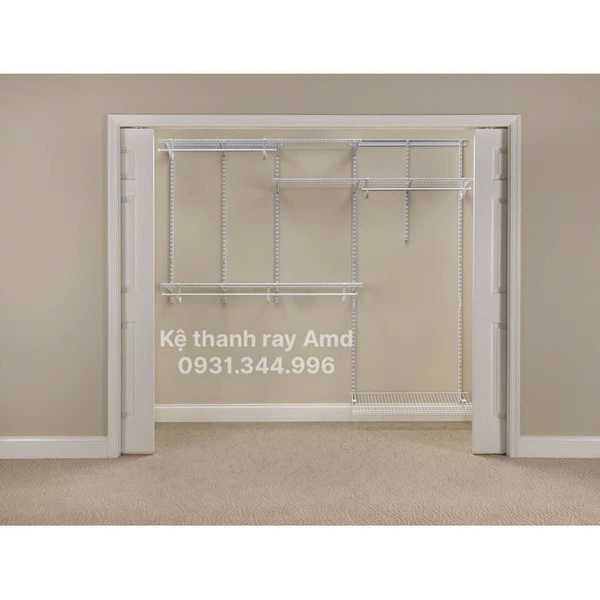 Giải pháp thi công kệ trưng bày hiện đại: Bộ kệ thanh ray AMD – Linh hoạt, nhanh gọn, thẩm mỹ cao