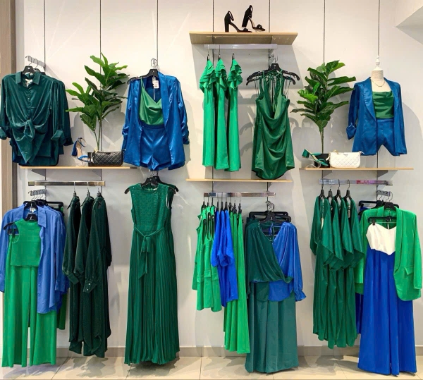 Bộ kệ thanh ray AMD  “Trợ thủ đắc lực” cho chủ shop thời trang hiện đại