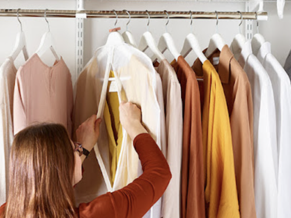 MỖI SÁNG MẤT 15 PHÚT CHỈ ĐỂ... TÌM ĐỒ MẶC - Kệ thanh ray AMD giúp bạn giữ gu sống.