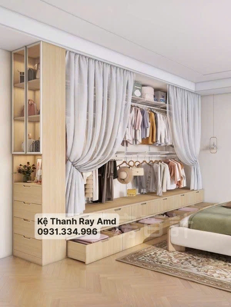 Chỉ cần một mảng tường trống, bạn đã có một góc để đồ gọn gàng, thẩm mỹ với bộ kệ AMD