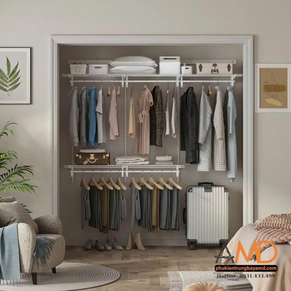 Người làm nghề sáng tạo – muốn góc treo đồ cũng truyền cảm hứng.