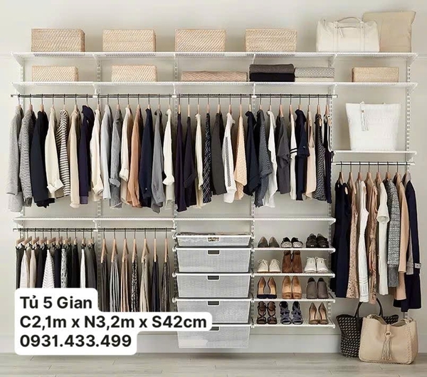 Khoảng tường trống – nhưng không hề vô dụng với bộ kệ quần áo AMD