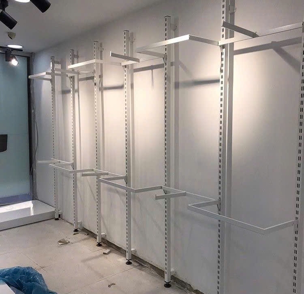 Bộ kệ thanh ray treo cực kỳ chắc chắn, treo được nhiều quần áo mà vẫn gọn gàng. Lắp đặt dễ, sử dụng tiện lợi