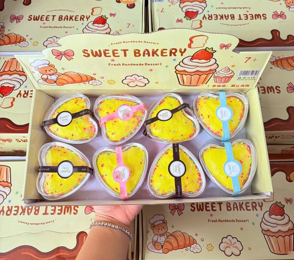 Squishy bánh cupcake trái tim