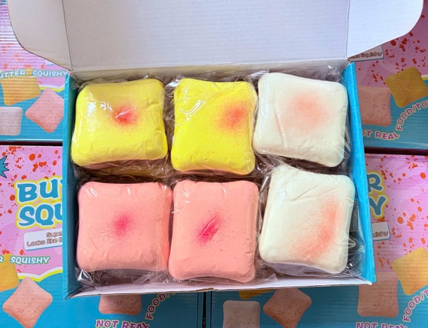 Squishy bánh mì màu vuông