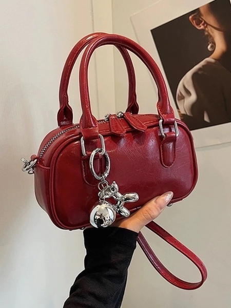 Túi đeo chéo hạt đậu kèm charm size 19cm HA543