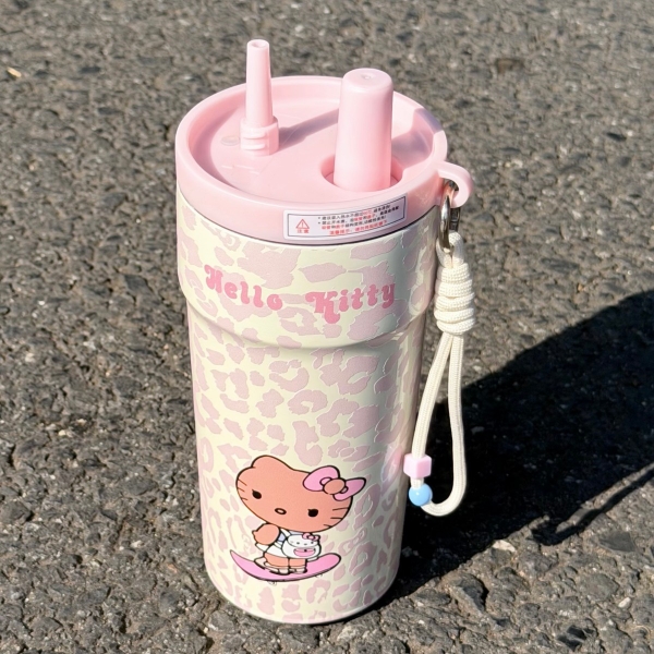 Bình nước có quai hồng pastel ống hút
