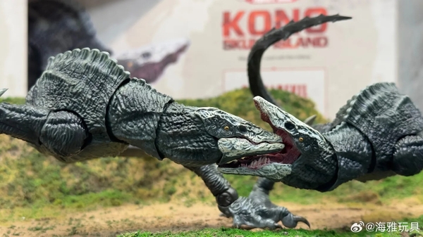 Mô Hình Ráp Sẵn Skullcrawler của Hiya toys