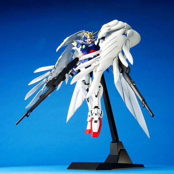 Mô Hình Lắp Ráp Gundam MG Wing Gundam Zero Custom 1/100 Gundam W EW của Bandai Nhật