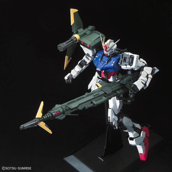 Mô Hình Lắp Ráp PG GAT-X105+AQM/E-YM1 Perfect Strike Gundam của Bandai Nhật bản (tặng kèm LED vàng)