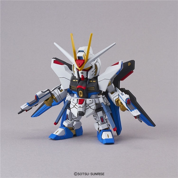 Mô Hình Lắp Ráp  SD GUNDAM EX-STANDARD STRIKE FREEDOM GUNDAM Chính Hãng Bandai