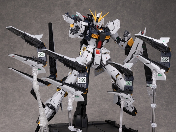 Mô Hình Lắp Ráp Gundam PG UNLEASHED 1/60 RX-93 NU (v) GUNDAM của Bandai Nhật Bản