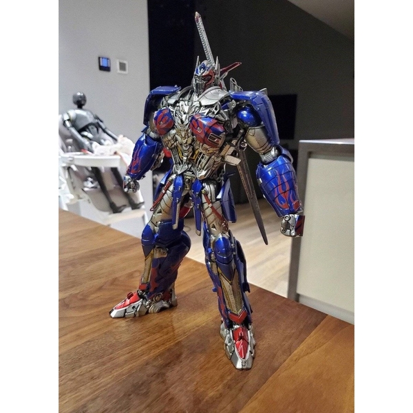 Mô hình TW-F01 Optimus Prime Phần The Last knight TLK của toyworld