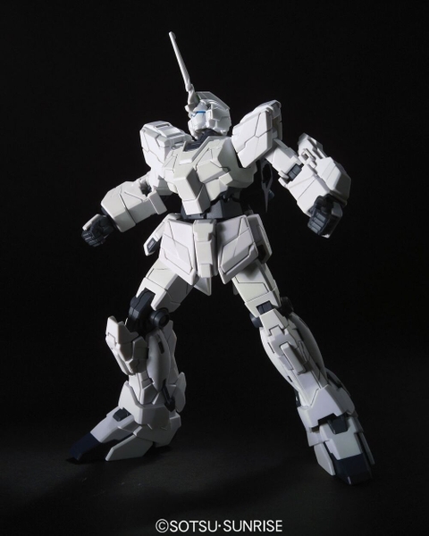 Mô Hình Lắp Ráp HG UC 1/144 RX-0 UNICORN GUNDAM - UNICORN MODE của Bandai Nhật Bản