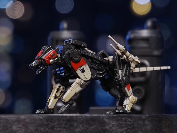 Mô hình lắp ráp Trumpeter SK05 Bumblebee Soundwave Ravage Model Kit