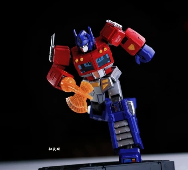 Mô hình lắp ráp Blokees Transformers – G1 Optimus Prime (20cm) – Luminous Eyes