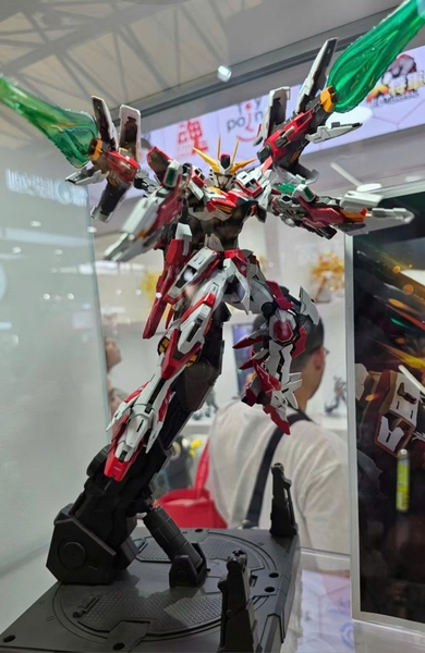 Mô hình lắp ráp TC-02 Start Eternal - Khung xương hợp kim (Tặng kèm bộ giáp màu xám, led, decal và base) của Iron Toys