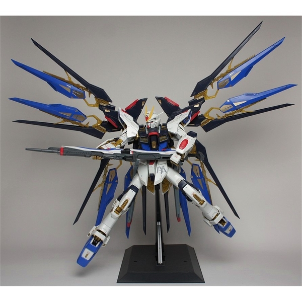 Mô Hình Lắp Ráp Gundam Bandai PG Strike Freedom Gundam 1/60 Gundam Seed Destiny của Bandai Nhật Bản