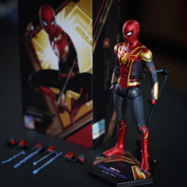 Mô Hình Ráp Sẵn Spider Man  Black & Gold Suit (No Way Home) của ZDTOYS