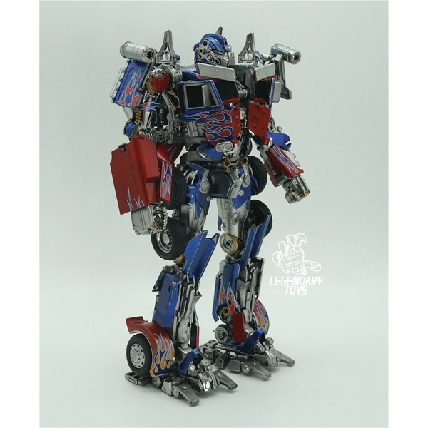 Mô hình LT02 và LT02w optimus prime màu Trắng và đỏ của legendary toys
