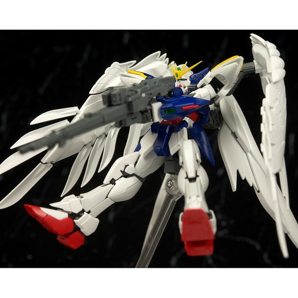 Mô hình Lắp Ráp Gundam RG 17 Wing Gundam Zero Custom EW 1/144 Gundam W EW của Bandai Nhật