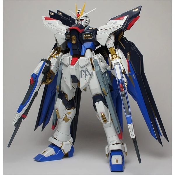 Mô Hình Lắp Ráp Gundam Bandai PG Strike Freedom Gundam 1/60 Gundam Seed Destiny của Bandai Nhật Bản