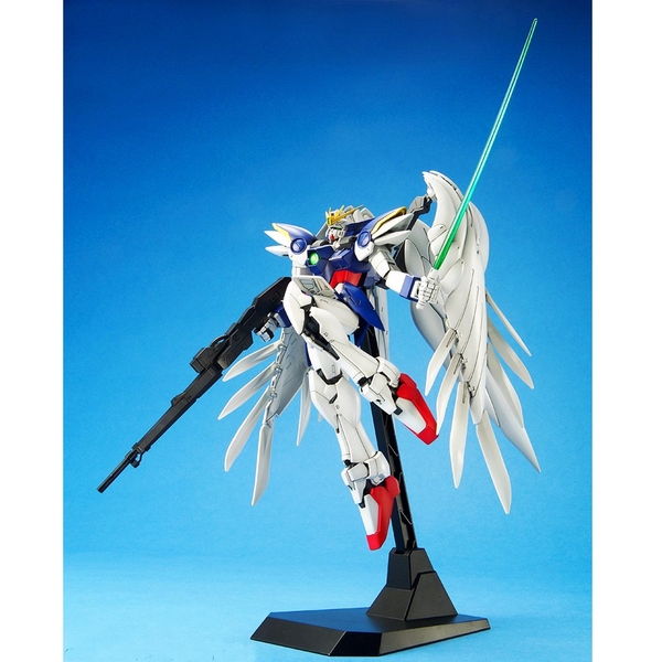 Mô Hình Lắp Ráp Gundam MG Wing Gundam Zero Custom 1/100 Gundam W EW của Bandai Nhật