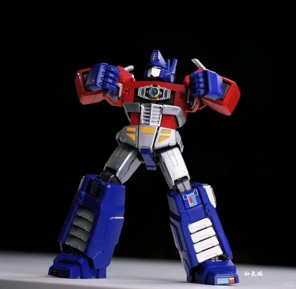 Mô hình lắp ráp Blokees Transformers – G1 Optimus Prime (20cm) – Luminous Eyes