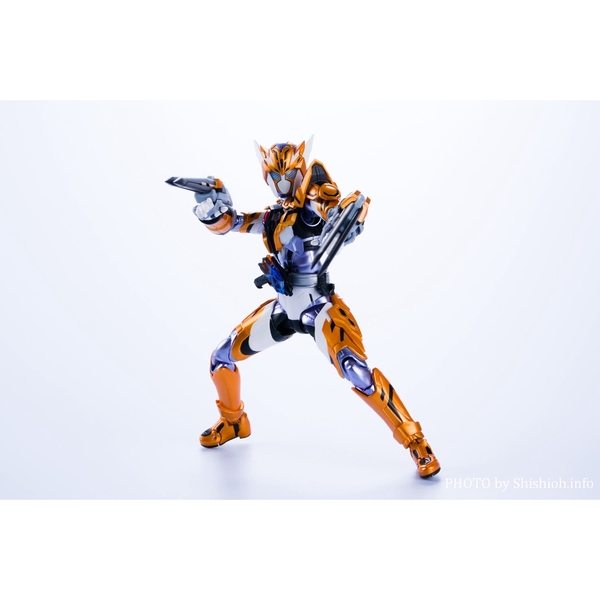 SHF Kamen Rider Valkyrie Justice Serval của Bandai P-bandai