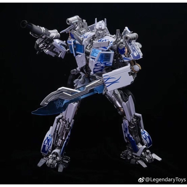 Mô hình LT02 và LT02w optimus prime màu Trắng và đỏ của legendary toys