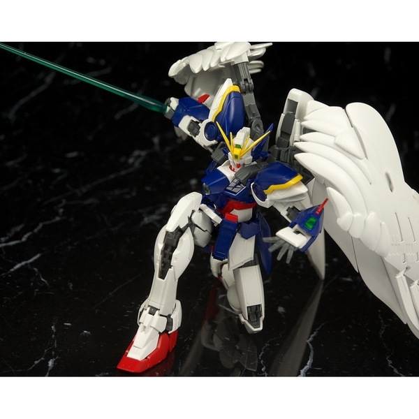 Mô hình Lắp Ráp Gundam RG 17 Wing Gundam Zero Custom EW 1/144 Gundam W EW của Bandai Nhật
