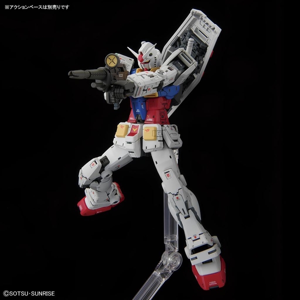 Mô Hình Lắp Ráp RG 1/144 RX-78-2 Gundam Ver 2.0 Chính Hãng Bandai