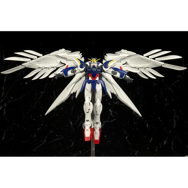 Mô hình Lắp Ráp Gundam RG 17 Wing Gundam Zero Custom EW 1/144 Gundam W EW của Bandai Nhật