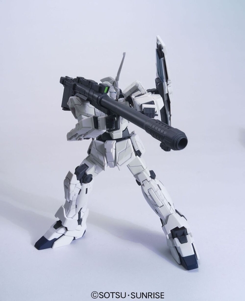 Mô Hình Lắp Ráp HG UC 1/144 RX-0 UNICORN GUNDAM - UNICORN MODE của Bandai Nhật Bản