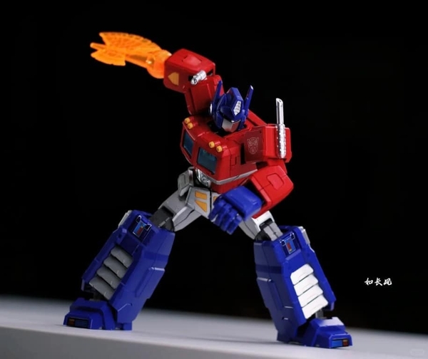 Mô hình lắp ráp Blokees Transformers – G1 Optimus Prime (20cm) – Luminous Eyes