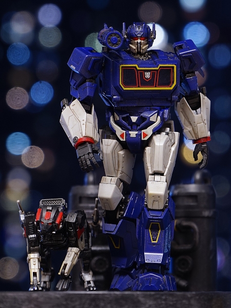 Mô hình lắp ráp Trumpeter SK05 Bumblebee Soundwave Ravage Model Kit