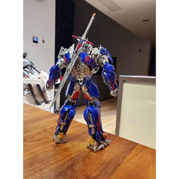 Mô hình TW-F01 Optimus Prime Phần The Last knight TLK của toyworld