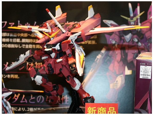 Mô hình lắp ráp Gundam Seed RG 1/144 ZGMF-X09A Justice Gundam của Bandai Nhật