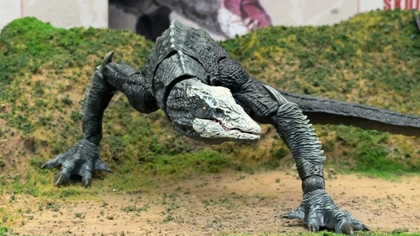 Mô Hình Ráp Sẵn Skullcrawler của Hiya toys