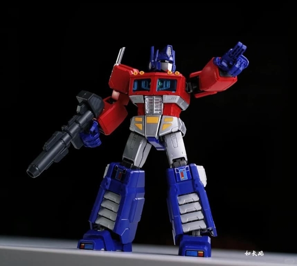 Mô hình lắp ráp Blokees Transformers – G1 Optimus Prime (20cm) – Luminous Eyes